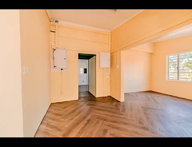 200M² OFFICE FOR SALE IN ESSENWOOD